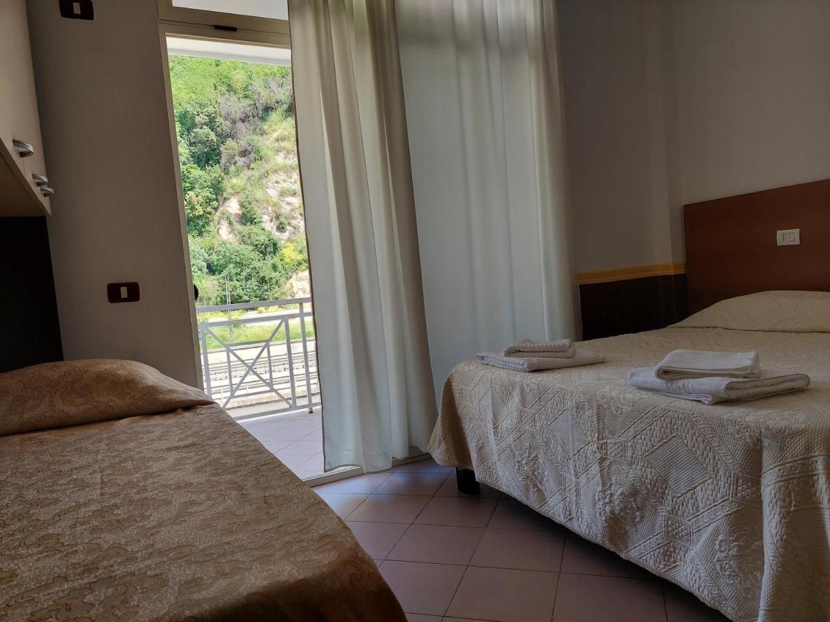 Hotel Nacional Durrës Esterno foto