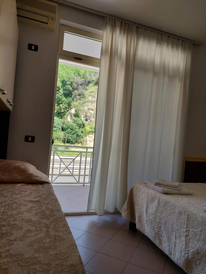 Hotel Nacional Durrës Esterno foto