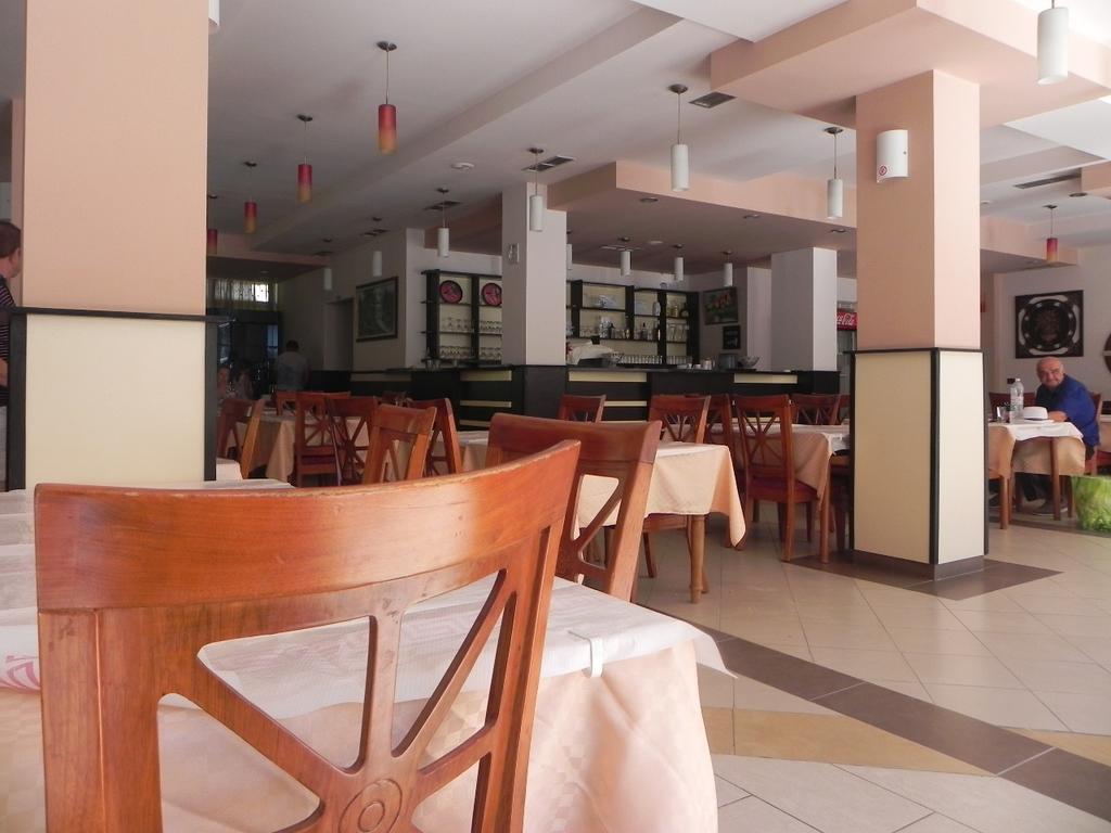 Hotel Nacional Durrës Esterno foto